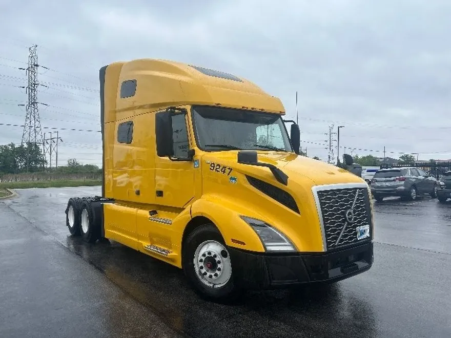 2022 Volvo Truck VNL photo 1
