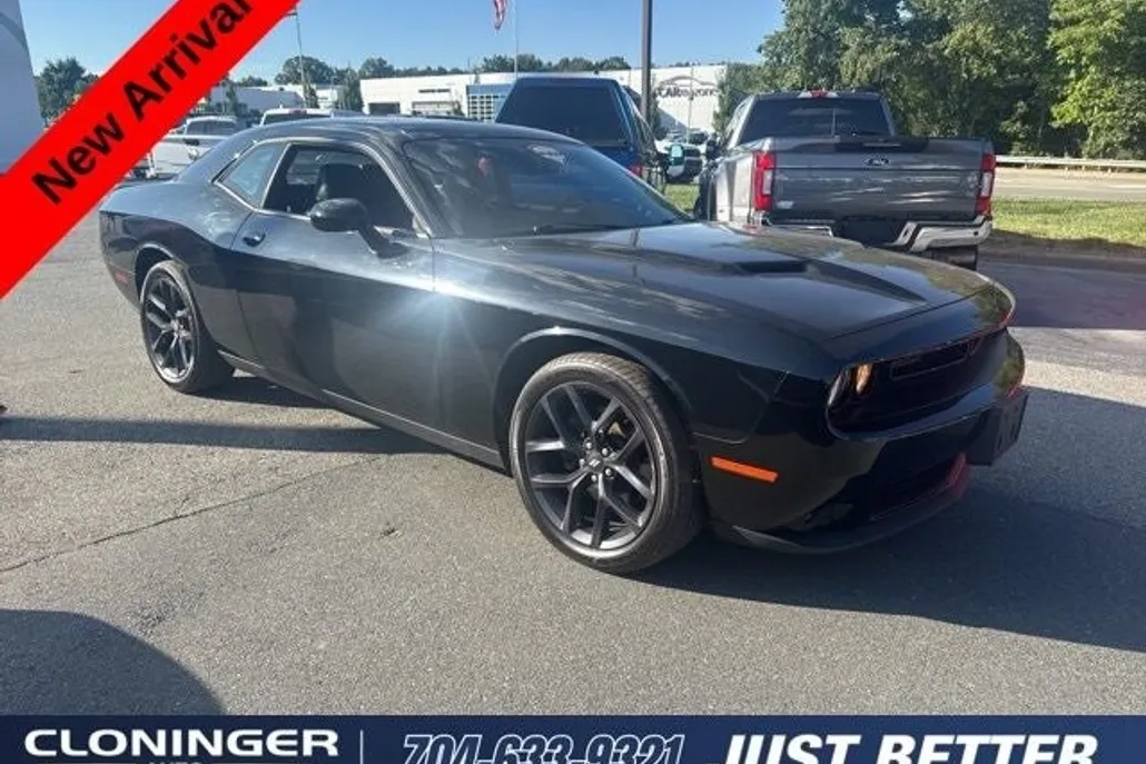 2020 Dodge Challenger SXT photo 1