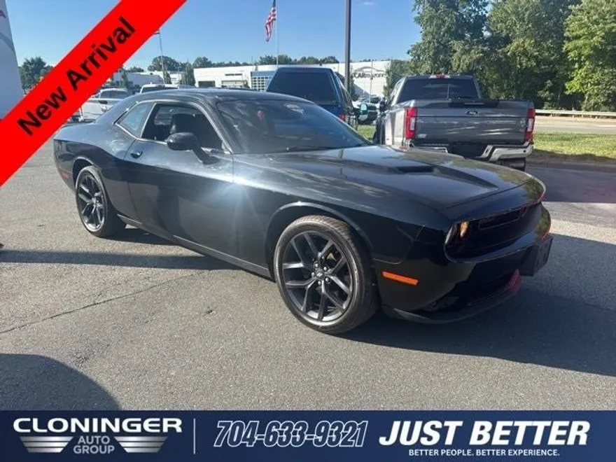 2020 Dodge Challenger SXT photo 1