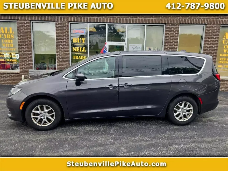 2020 Chrysler Voyager LX photo 1