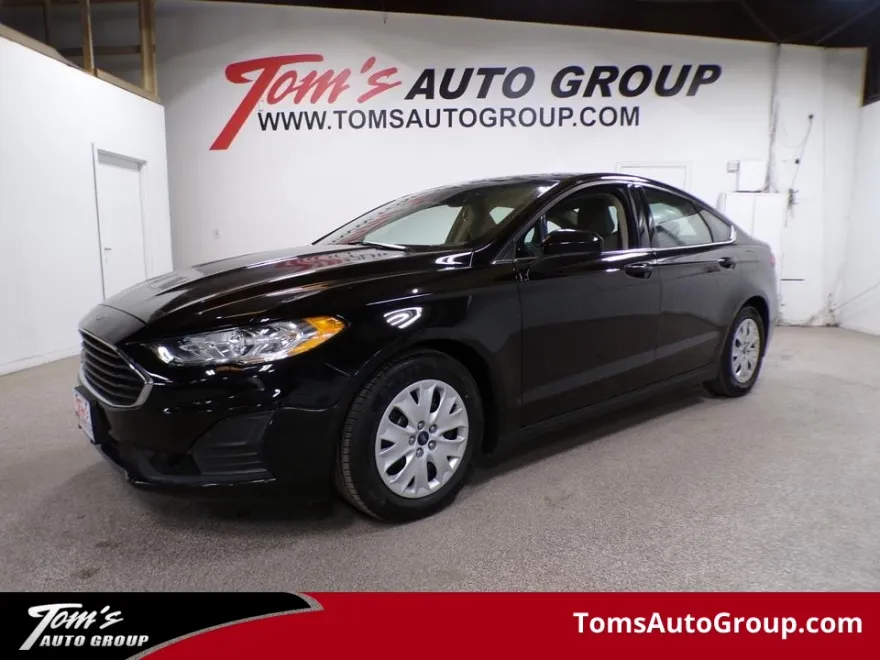 2020 Ford Fusion S photo 1
