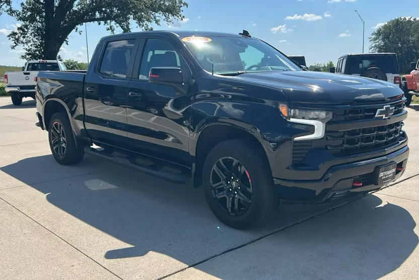 2022 Chevrolet Silverado 1500 RST photo 1