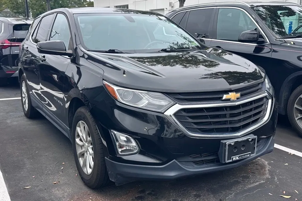2018 Chevrolet Equinox LT photo 1