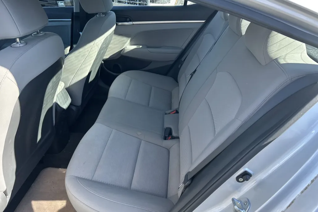 2019 Hyundai Elantra SE photo 1