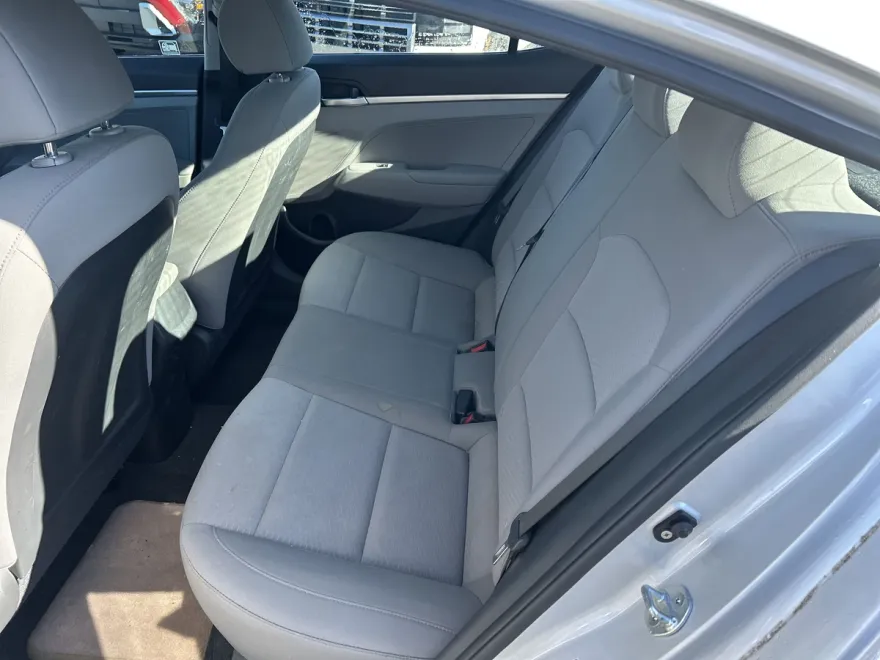 2019 Hyundai Elantra SE photo 1