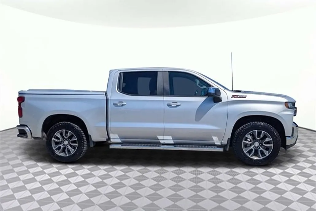 2020 Chevrolet Silverado 1500 LT photo 1