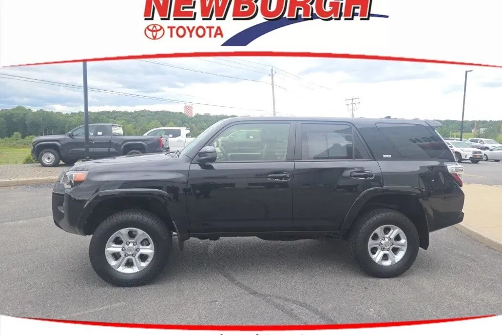 2018 Toyota 4Runner SR5 photo 1