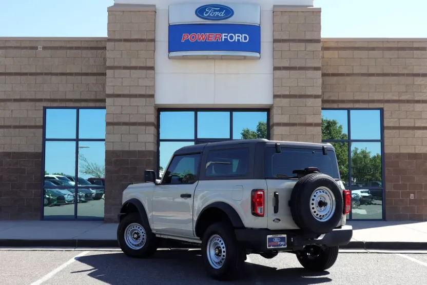 2025 Ford Bronco Base photo 1
