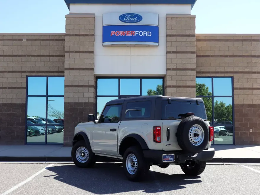 2025 Ford Bronco Base photo 1