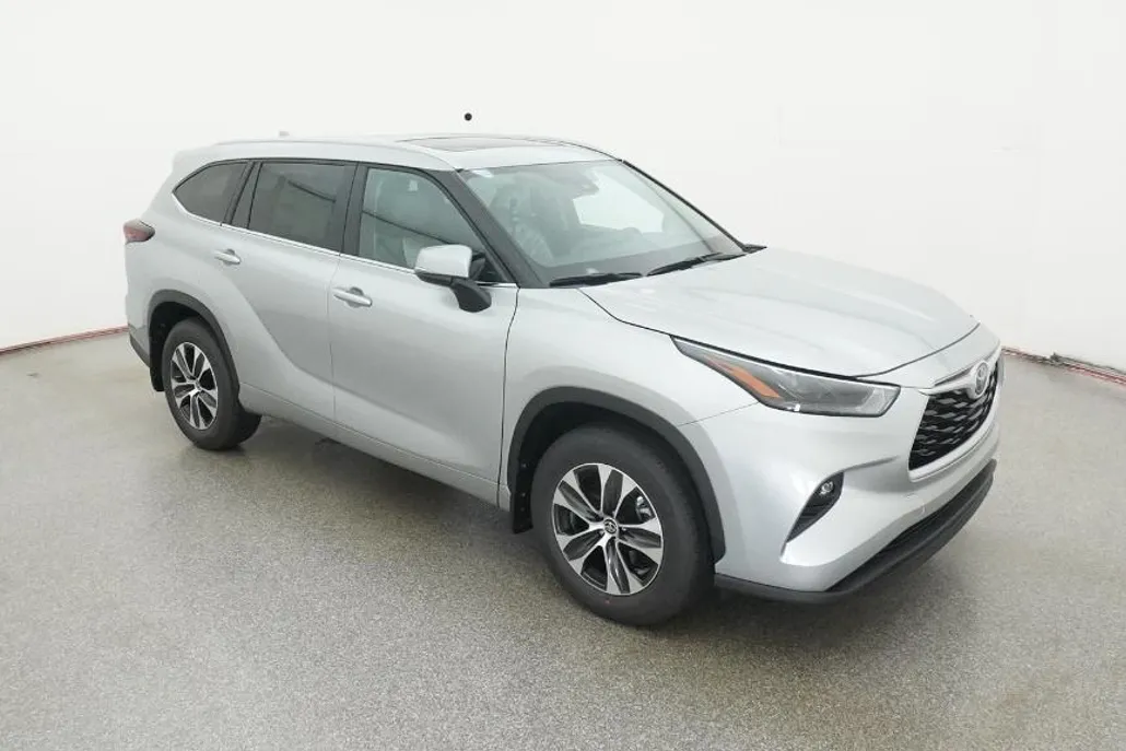 2025 Toyota Highlander XLE photo 1