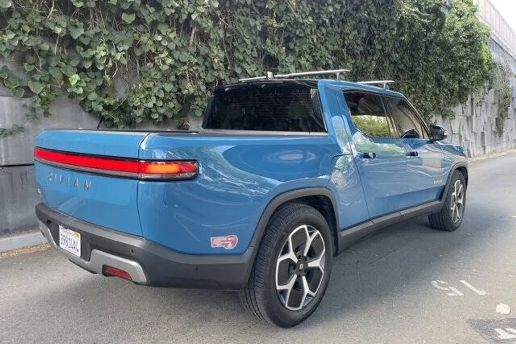 2022 Rivian R1T Adventure photo 1