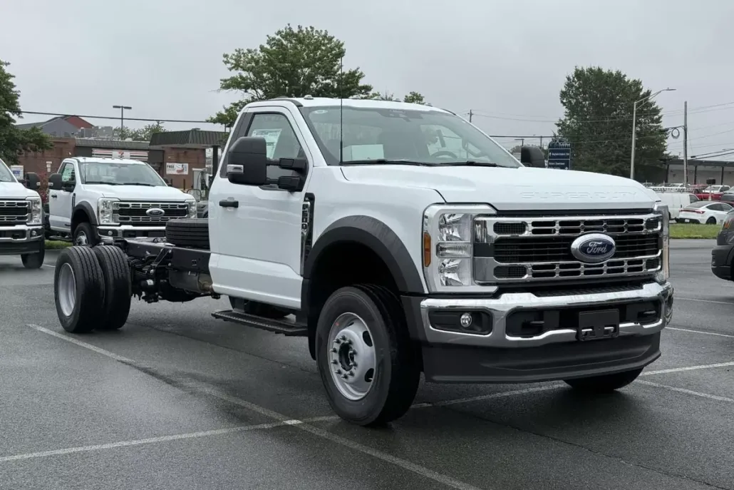 2025 Ford F-600 photo 1