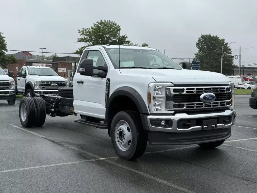 2025 Ford F-600 photo 1