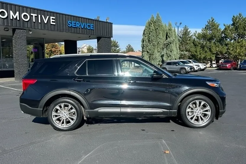2021 Ford Explorer Limited photo 1