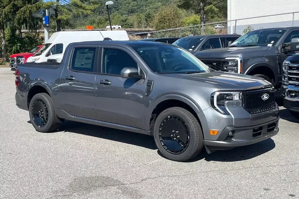 2025 Ford Maverick photo 1
