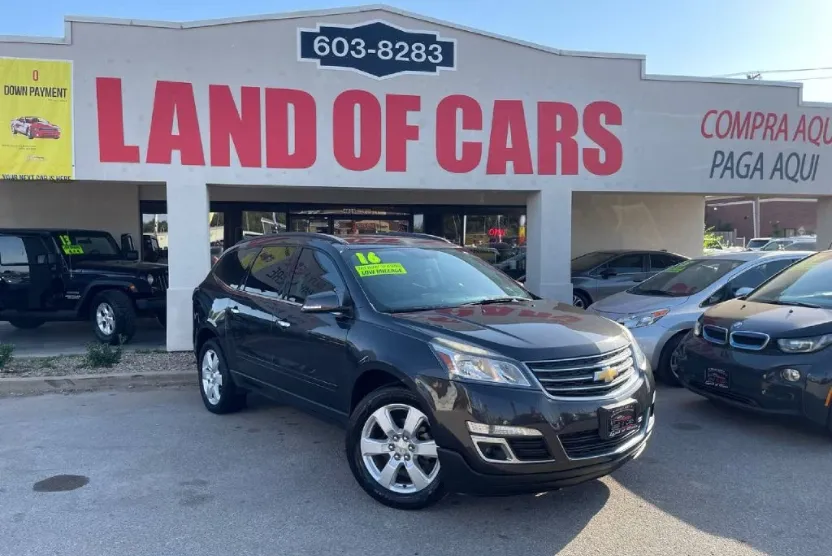 2016 Chevrolet Traverse 1LT photo 1
