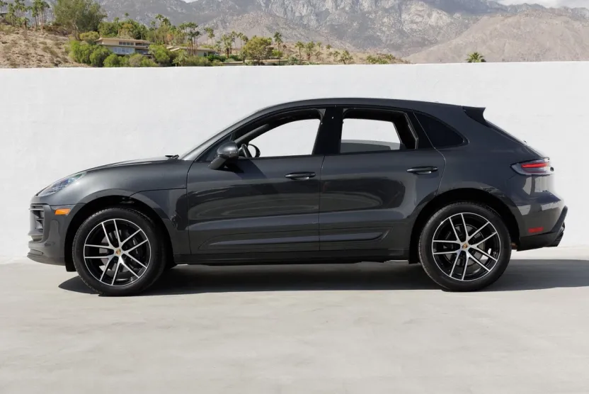 2025 Porsche Macan Base photo 1