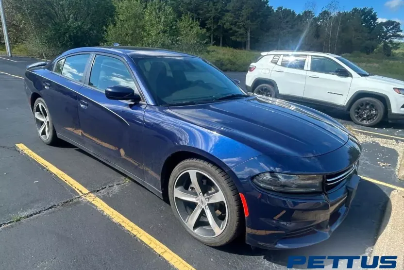 2017 Dodge Charger SXT photo 1