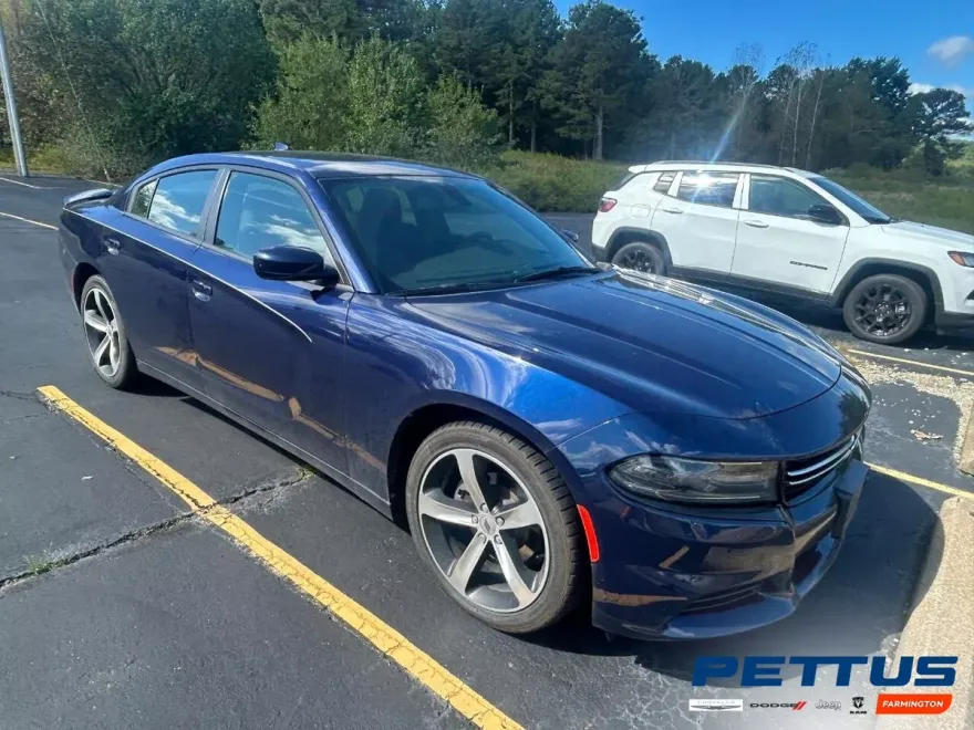 2017 Dodge Charger SXT photo 1