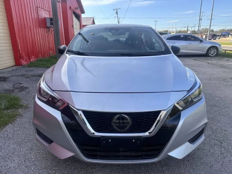 2020 Nissan Versa S photo 1