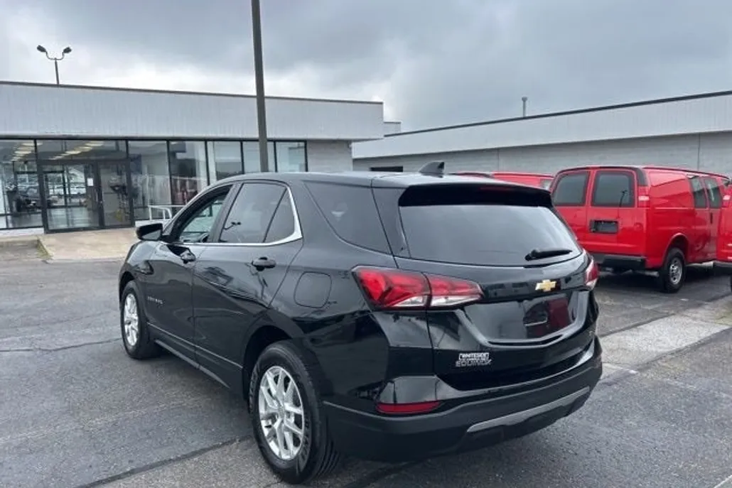 2023 Chevrolet Equinox LT photo 1