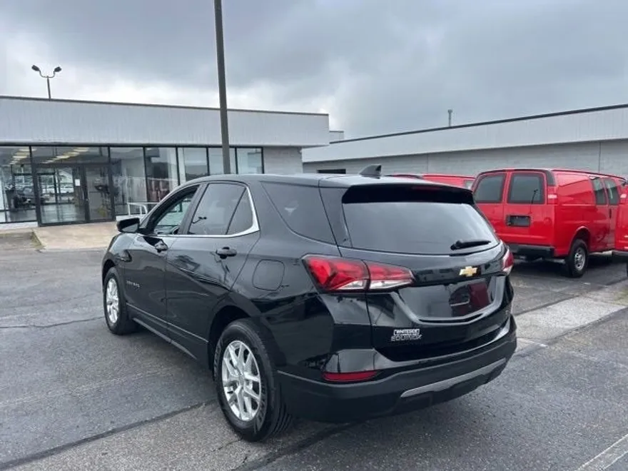 2023 Chevrolet Equinox LT photo 1