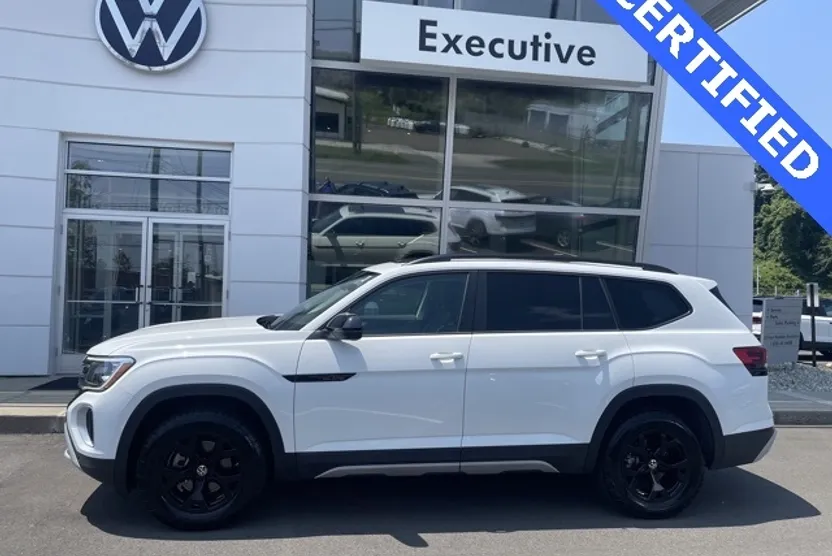 2024 Volkswagen Atlas Peak Edition SE Technology photo 1