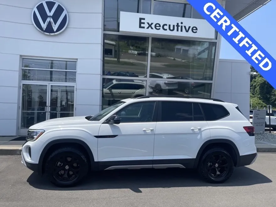 2024 Volkswagen Atlas Peak Edition SE Technology photo 1