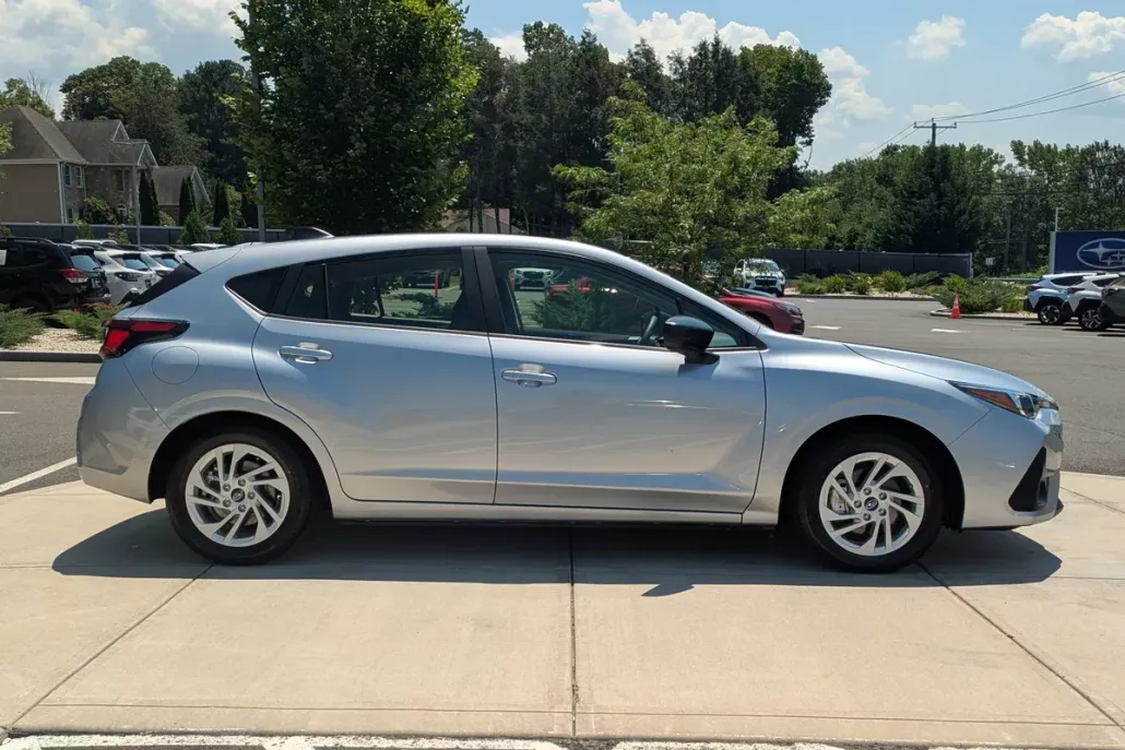 2025 Subaru Impreza Base photo 1