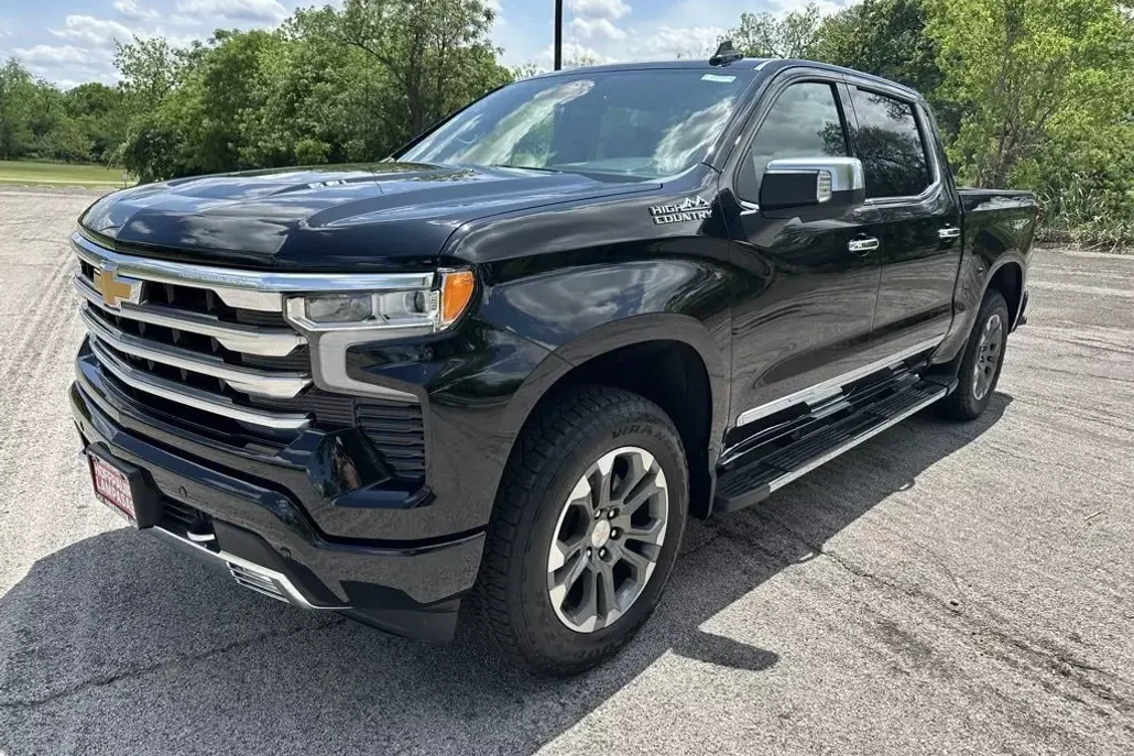 2025 Chevrolet Silverado 1500 High Country photo 1