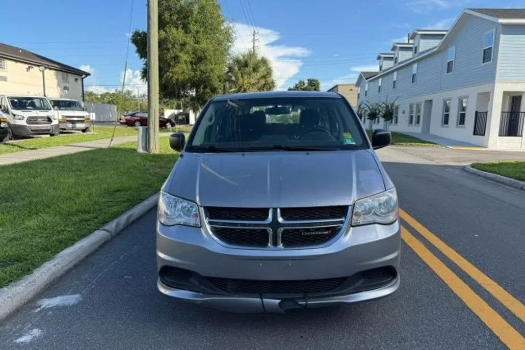 2016 Dodge Grand Caravan SE photo 1