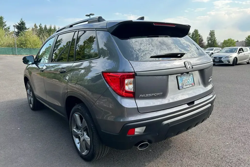 2019 Honda Passport Touring photo 1