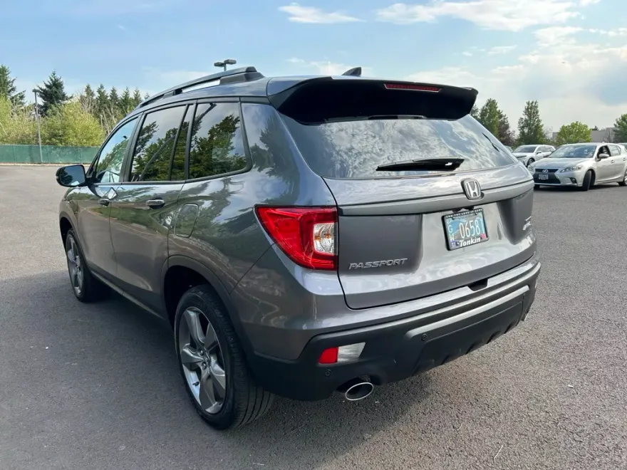 2019 Honda Passport Touring photo 1