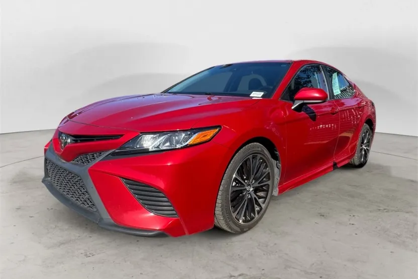2019 Toyota Camry SE XLE photo 1