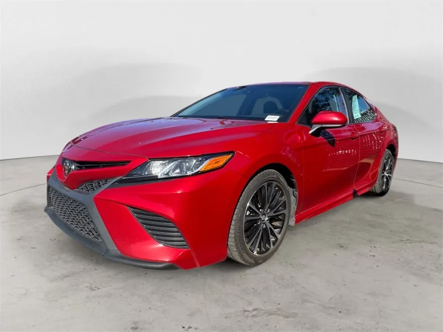 2019 Toyota Camry SE photo 1