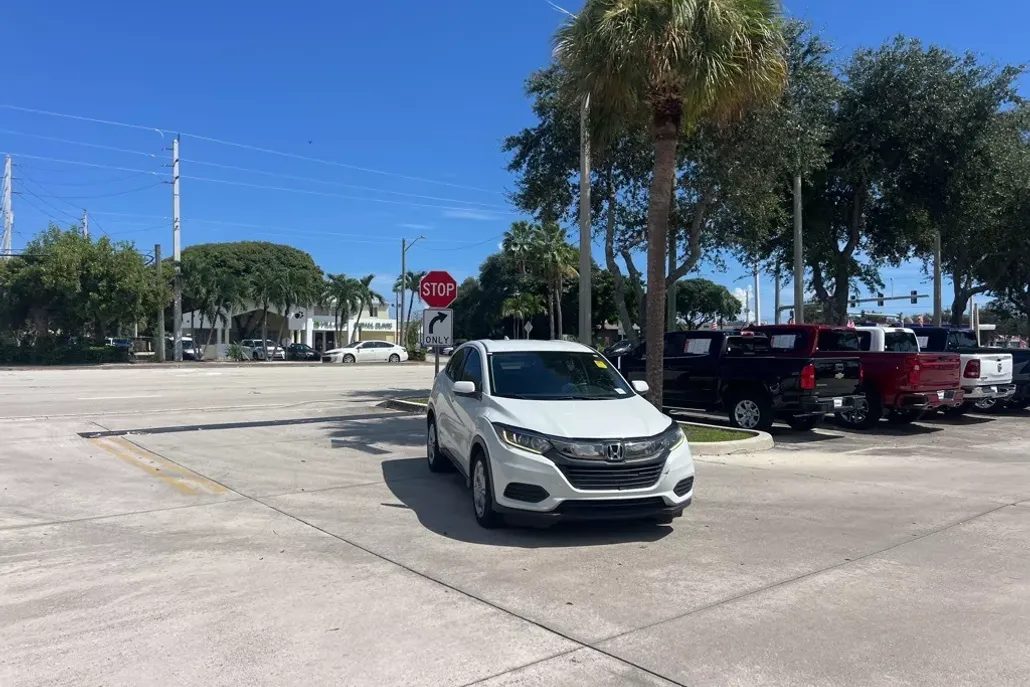 2021 Honda HR-V LX photo 1