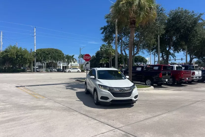 2021 Honda HR-V LX photo 1