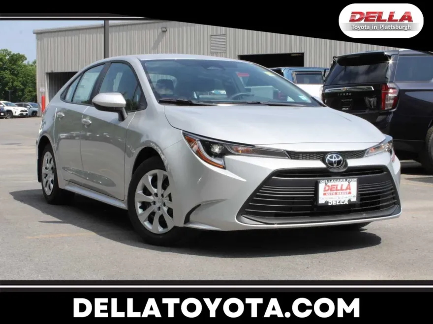 2025 Toyota Corolla LE photo 1
