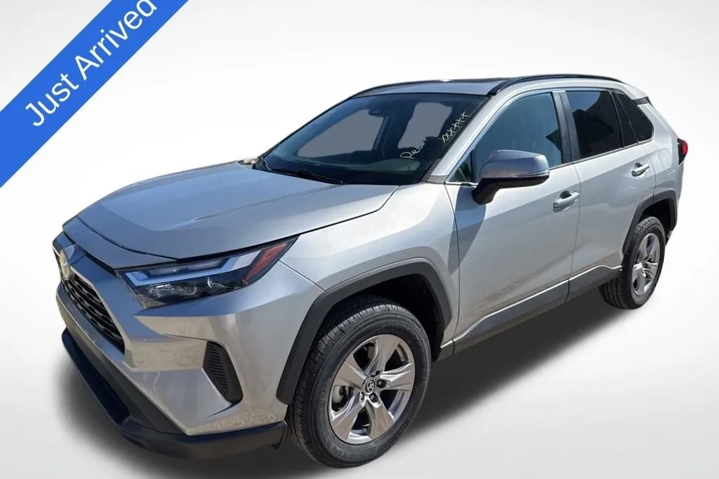 2023 Toyota RAV4 XLE photo 1