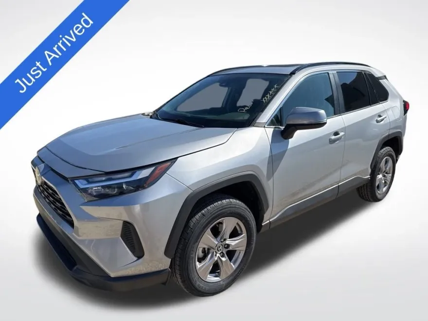 2023 Toyota RAV4 XLE photo 1