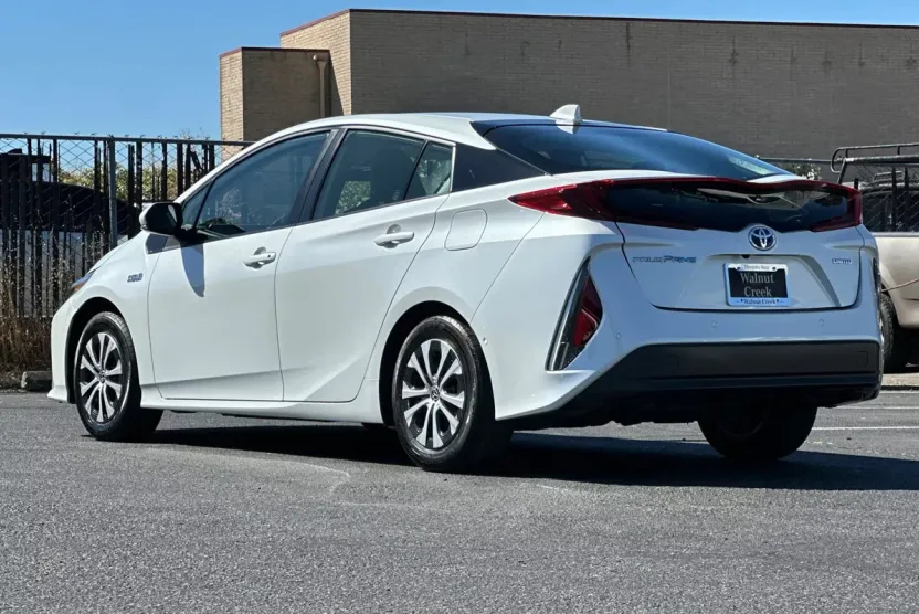 2021 Toyota Prius Prime Limited photo 1