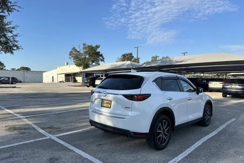 2018 Mazda CX-5 Touring photo 1