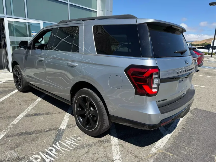 2022 Ford Expedition Limited photo 1