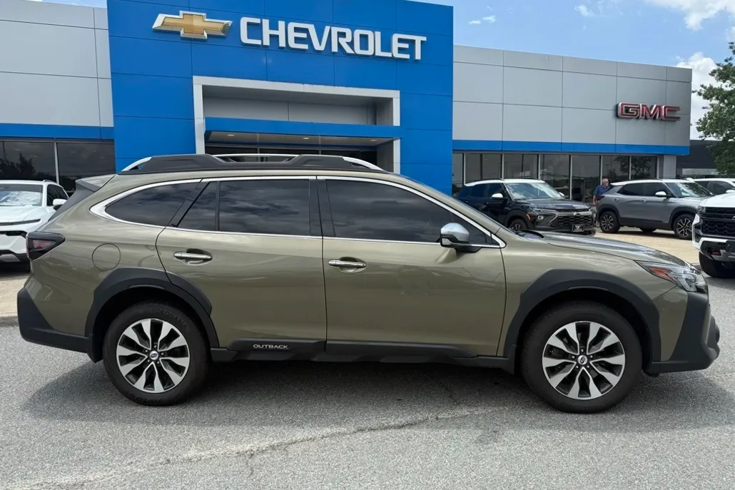 2023 Subaru Outback Touring XT photo 1