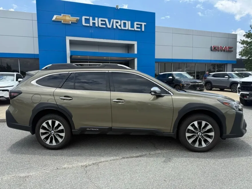2023 Subaru Outback Touring XT photo 1