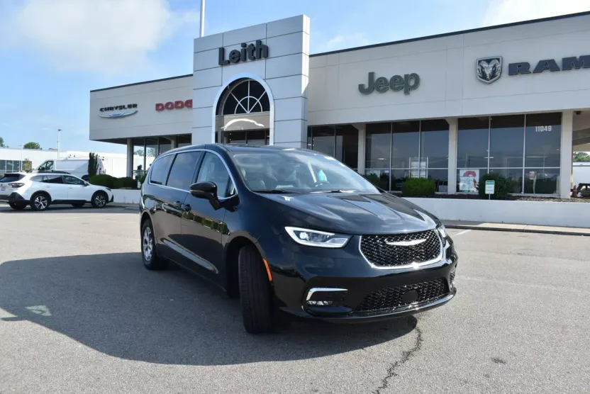 2024 Chrysler Pacifica Limited photo 1