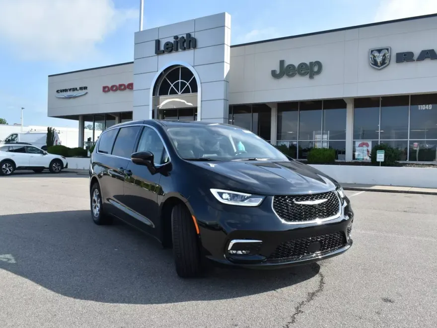 2024 Chrysler Pacifica Limited photo 1