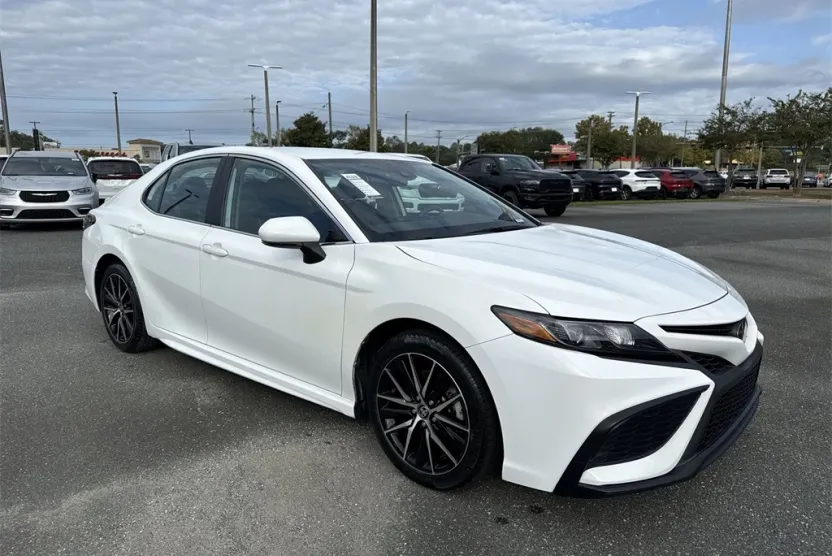 2024 Toyota Camry SE photo 1