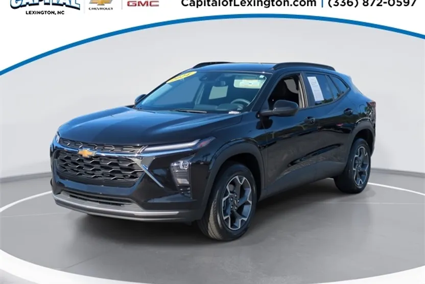 2024 Chevrolet Trax LT photo 1