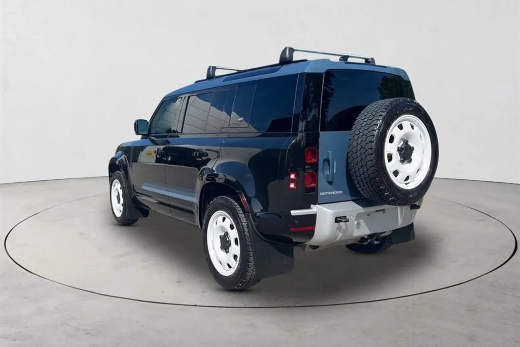 2024 Land Rover Defender 110 S photo 1